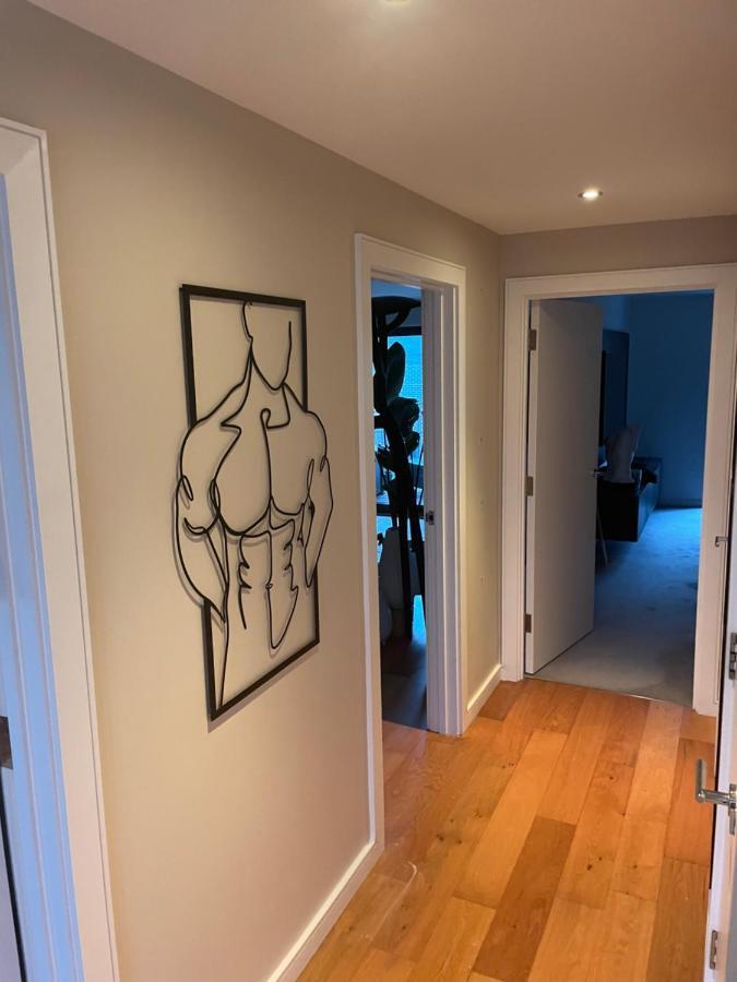 Cosy Bedroom In Luxury Apartment Londra Esterno foto